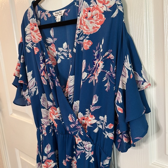Gorgeous Floral Peplum Blouse with Sash - Picture 6 of 13